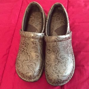B.O.C.  Gray etched clogs